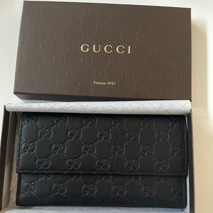 Brand New Authentic Gucci leather wallet